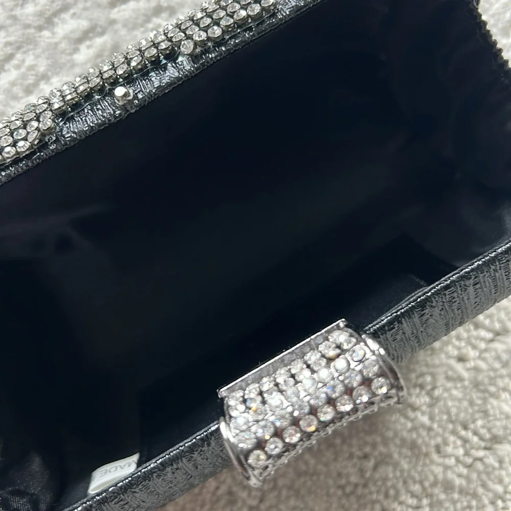 Black clutch purse with chain - Picture 6 of 7
